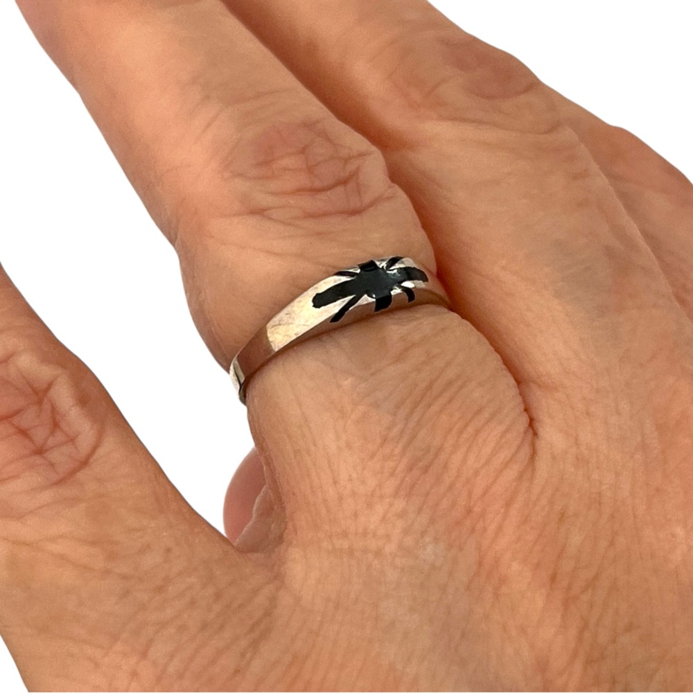 Silver Ring with Black Star Design six 6.5